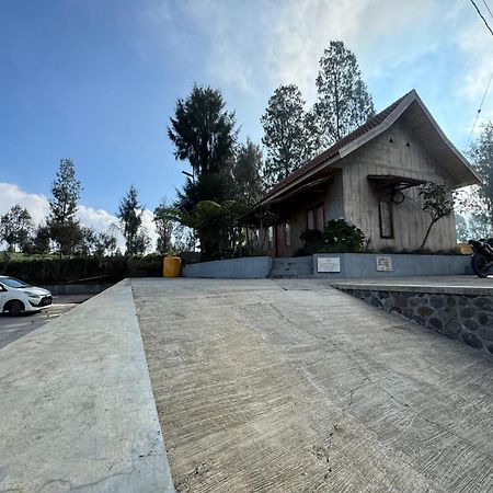 Bromo Edelweis Guest House Probolinggo Exteriör bild